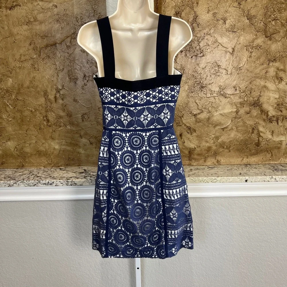 Tory Burch Crochet Lace Dress Sz 6 Blue White Sleeveless Geometric Preppy Chic